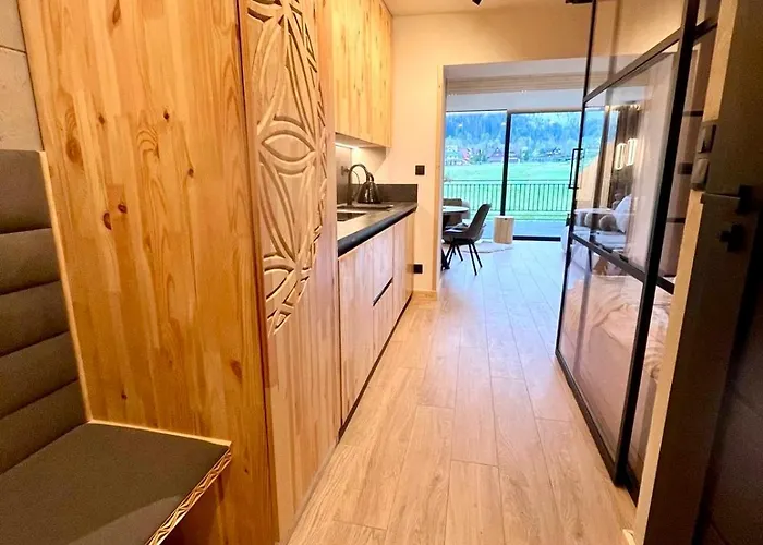 Pod Tatrami - Under The Tatras アパート ザコパネ